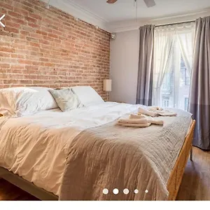 Cozy In Prime Location Séjour chez l'habitant Montréal